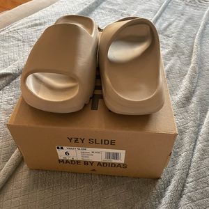 Yeezy slides size 6 mens